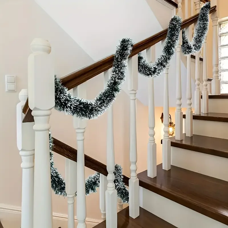 Green White Snow Christmas Tin - Tinsel Garland Decoration 评论和价格